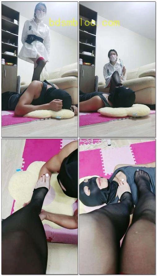【小仙女本仙】玩玩贱狗舌绕足