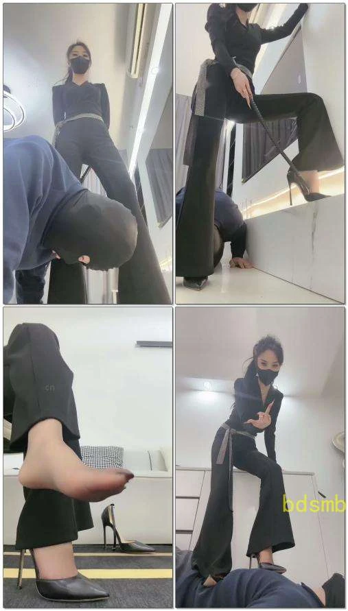 【萱萱】舔鞋耳光踩踏