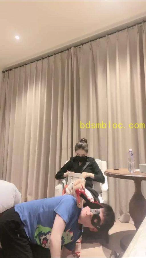 【妆主】出差不顺心回酒店发泄