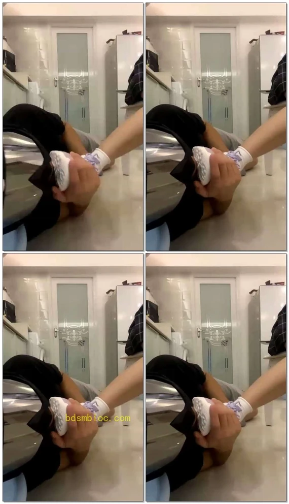 【云云酱】舔运动鞋喝鞋水