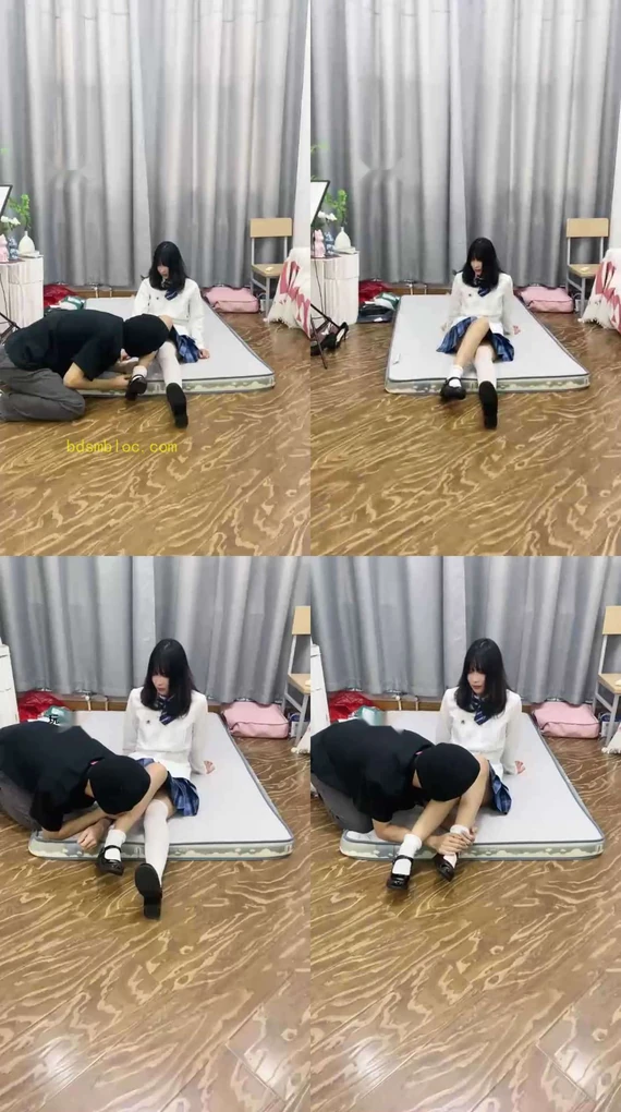 【清纯女大】舔素人学生的皮鞋白袜
