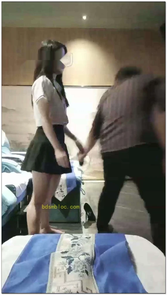 【德意户外男神】开发成功御姐型重度踢档，耳光，舔脚
