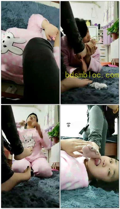 【冰女王】雪白棉袜美脚与恋足女奴，贱东西一天不舔脚嘴刺挠