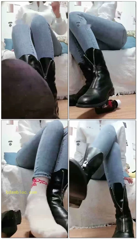 【白桃S】第一视角：折磨家犬，皮靴白袜哭礼拜四牛仔裤恋臀