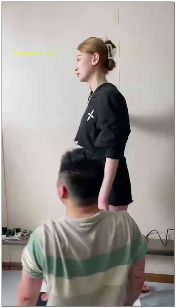 【二宝ss】175突破洁癖舔脚直接重度深喉，踩踏脏物喂食，97下藤条鞭打