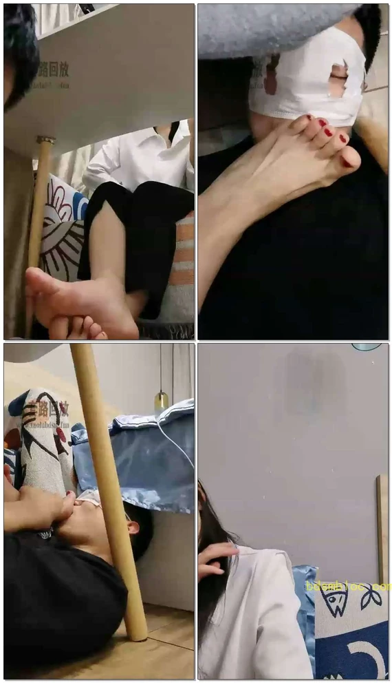 【梵高】桌底视角舔裸足脚垫