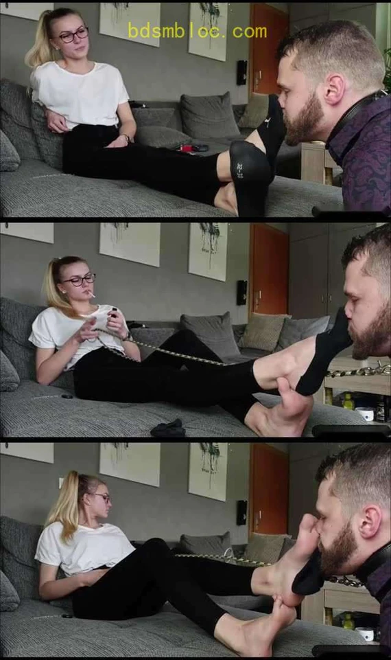 【欧美女王】用大美女Emmy的臭袜子当口罩就是爽！小伙吸着Emmy的臭袜子逛街