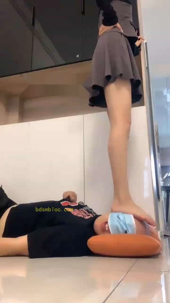 【精神小妹】随意的踩踏