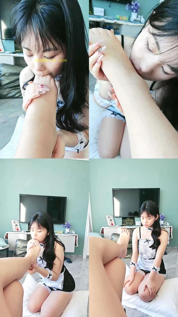 【亿姐】女奴舔脚