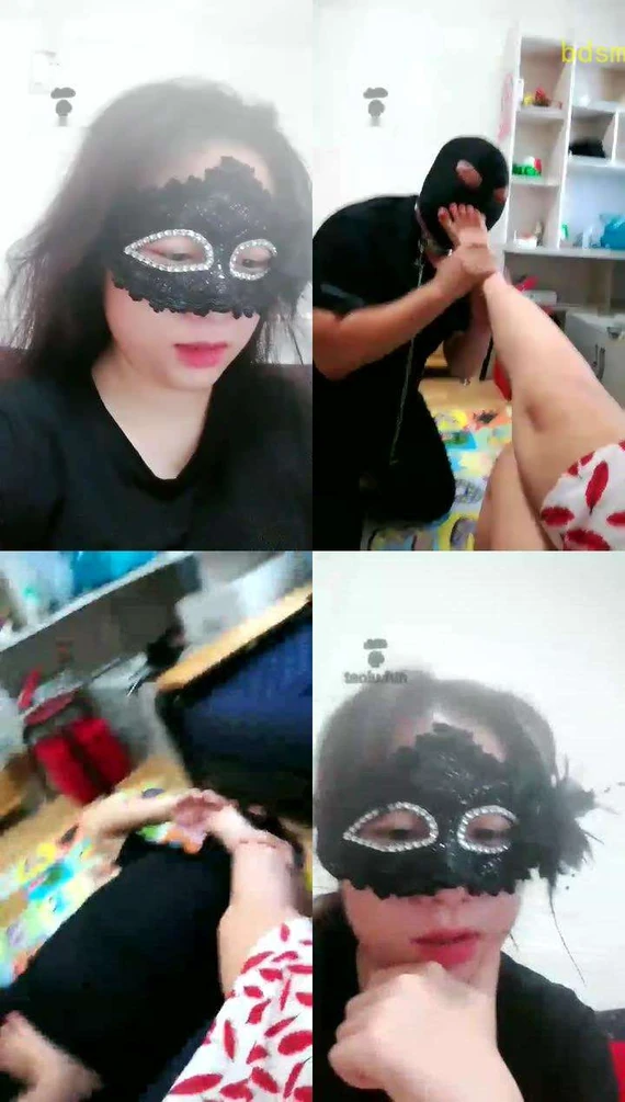 【佳欣】双s休闲玩狗舔脚打屁股