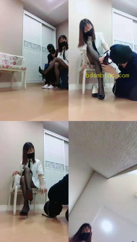 【南京爱可s】学妹饮诱学长添脚，戴项圈，手考，尔光，胜水