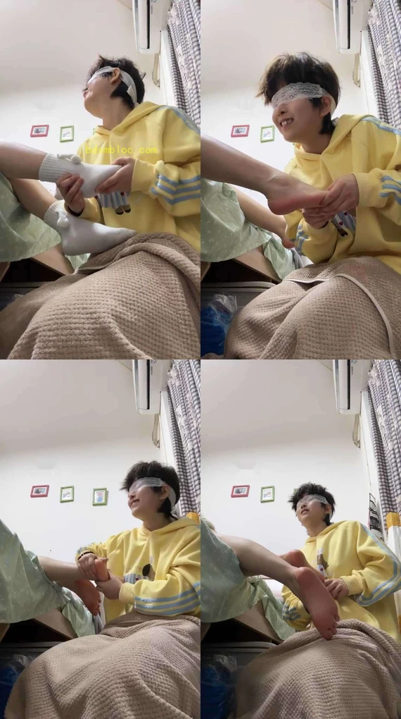 【cc大人】羞涩舔素人的臭脚丫