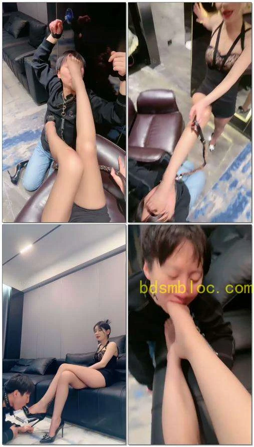 【简一】古铜色丝袜的诱惑踩踏深喉