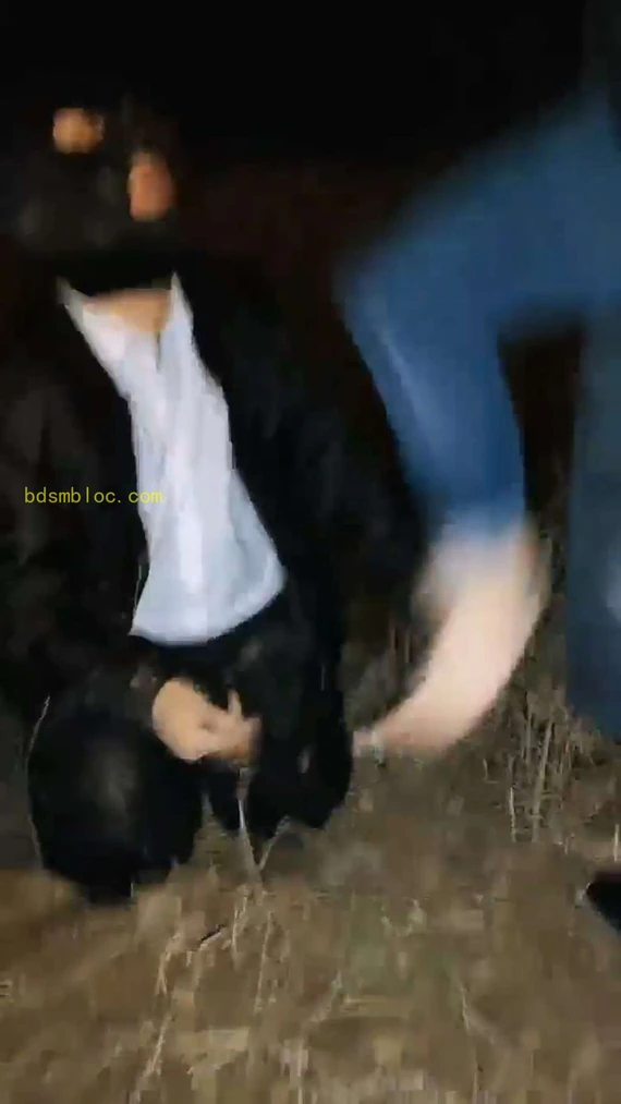 【辣姐】凌晨户外皮靴踢踹调教