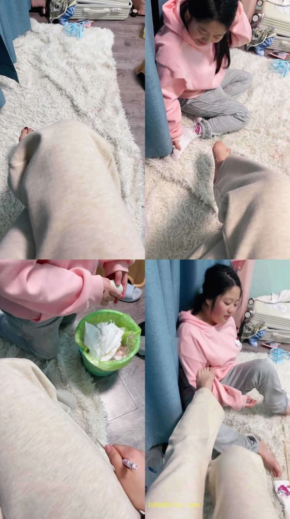 【沐沐大大】藤条抽白袜脚母畜