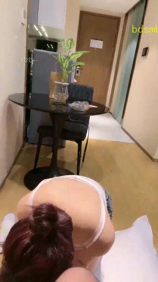 【反差楠熙】女神母畜舔长靴踩头掐脖sp鞭打