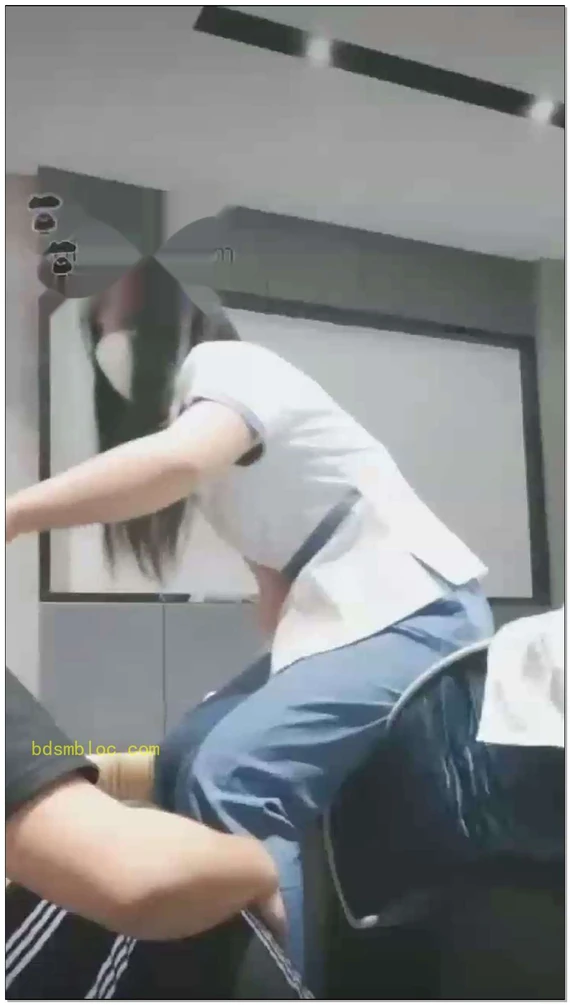 【与素人的那点江湖】佳丽技师极致汗脚师插嘴提档羞辱