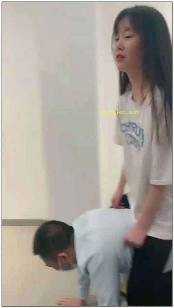 【狗哥】素人，实习女生惩罚猥琐男员工