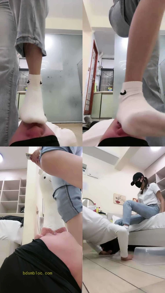 【美娜格格】超臭白袜深喉场