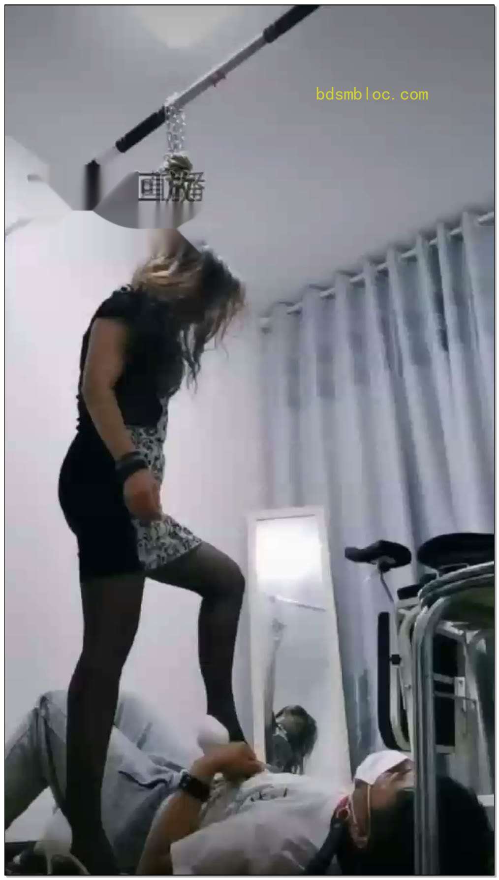 【浮华s】继母的诱惑偷闻后妈的脚被惩罚 【浮华s】继母的诱惑偷闻后妈的脚被惩罚