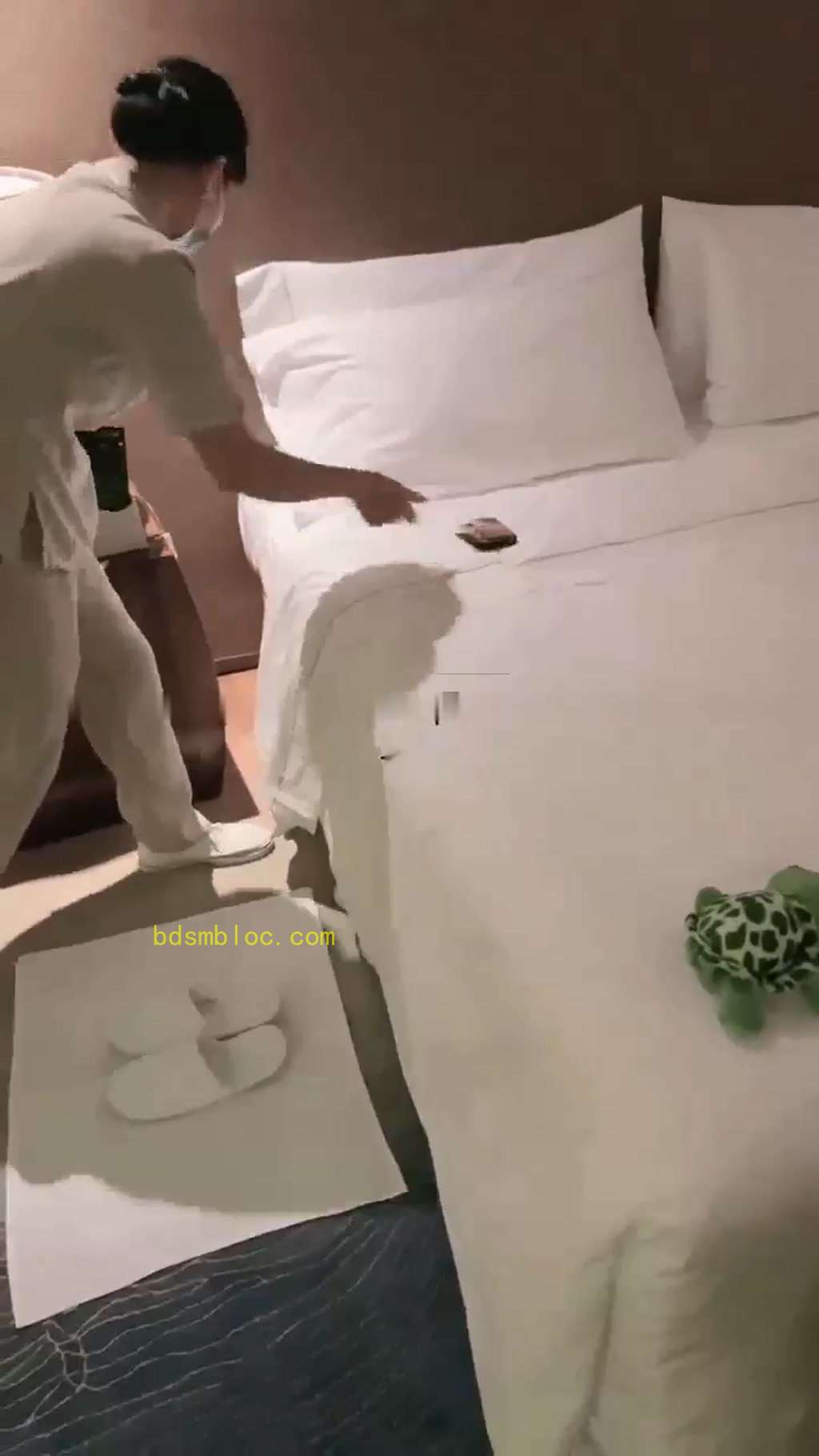 【时安】三亚调教舔脚 【时安】三亚调教舔脚